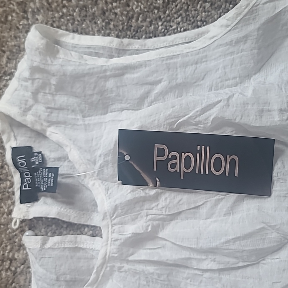 Papillon - Picture 2 of 3